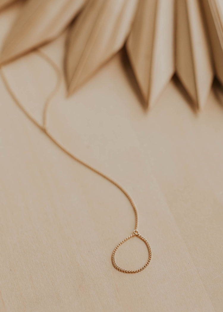 Demi Hand Chain