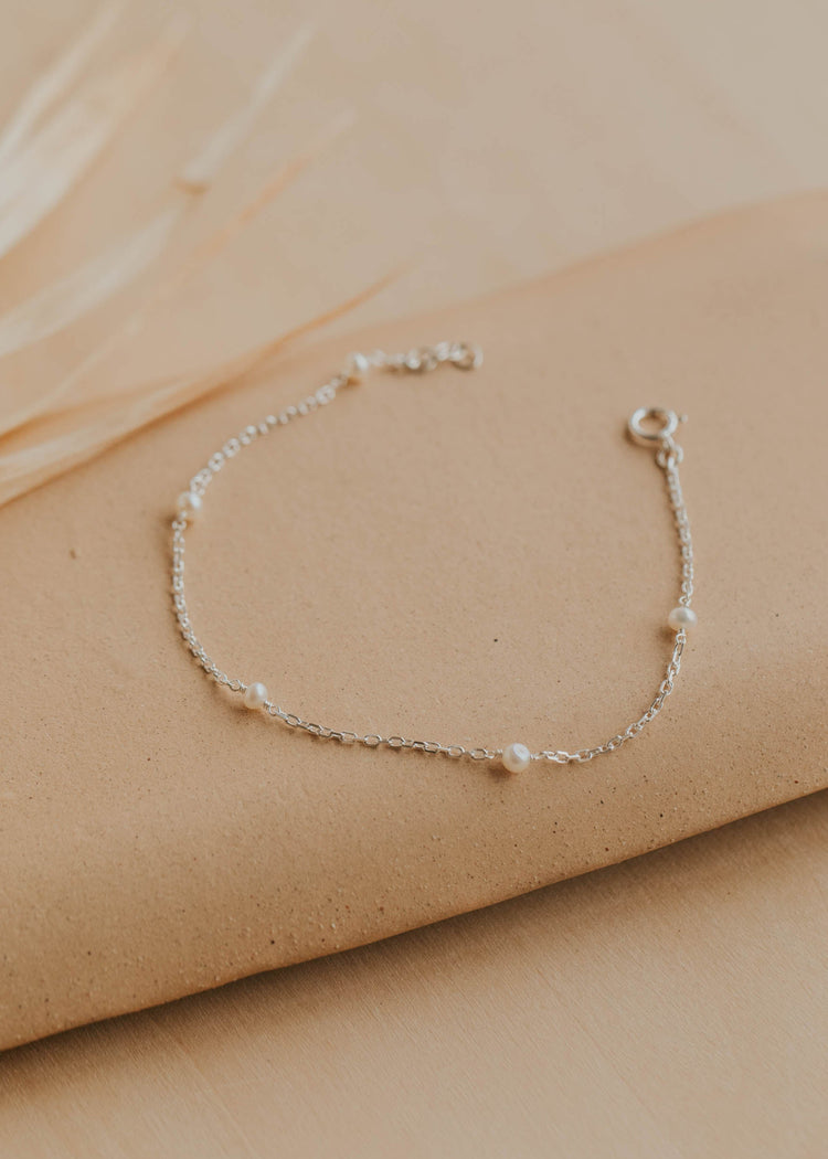 Tiny Pearl Bracelet